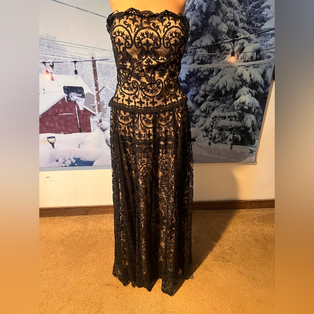 Va va voom dress.  Strapless, Black and cream colour.  size L Pre owner - Picture 2 of 7
